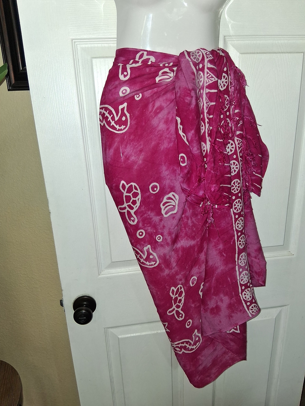 Wayan Pink & White Tie-Dye Sarong